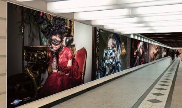 【USJ】美と恐怖混在の巨大ビジュアル広告が登場！「パターン化したハロウィーンに一石」