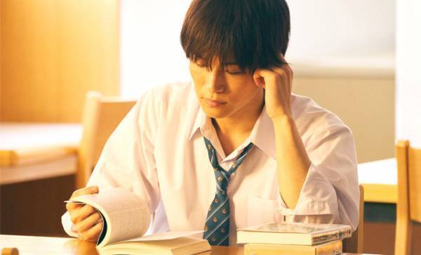 岩田剛典は20代最後！杉咲花＆須賀健太と制服姿を披露『パーフェクトワールド』