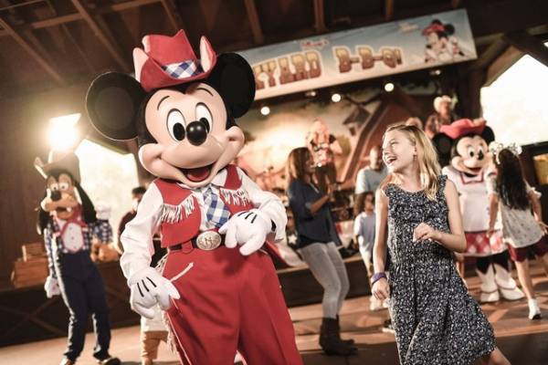 【海外ディズニー】ミッキーのBBQキャラダイ終了？同時期には別キャラダイが営業開始