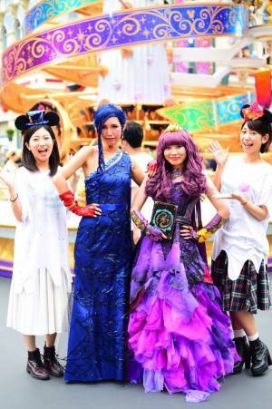 【ディズニー】ミッキー早着替えも披露！35周年のDハロ開幕！初登場「スプーキー“Boo!”パレード」