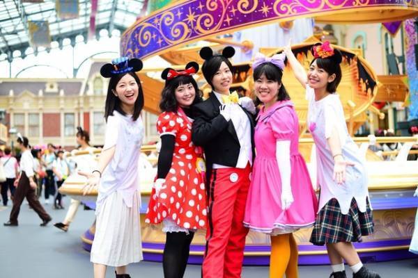 【ディズニー】ミッキー早着替えも披露！35周年のDハロ開幕！初登場「スプーキー“Boo!”パレード」