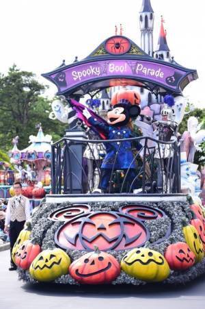 【ディズニー】ミッキー早着替えも披露！35周年のDハロ開幕！初登場「スプーキー“Boo!”パレード」