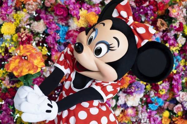 【ディズニー】蜷川実花がTDRとコラボ！「キャラが輝いてみえる」「相性良すぎ」と絶賛の嵐