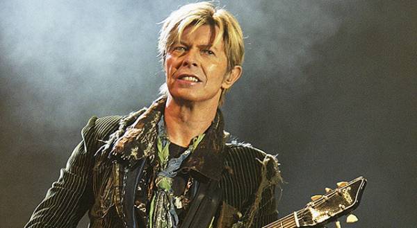 故デヴィッド・ボウイ、55年前のデモテープが約600万円で落札