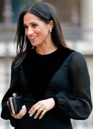 メーガン妃、ジバンシィのドレスで初の単独公務に挑戦！