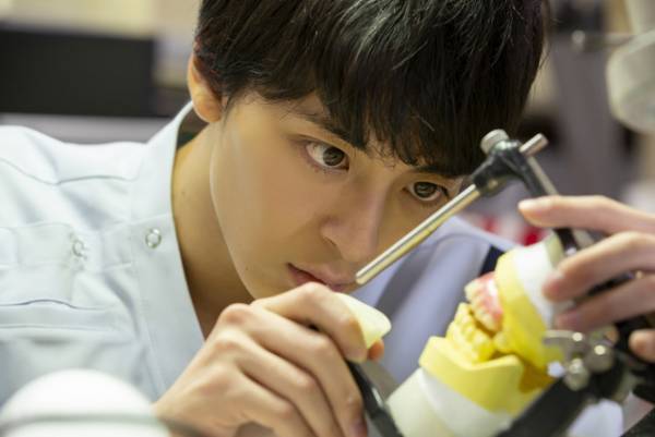 高杉真宙、歯科技工士役に挑戦！ 青春感動ストーリー『笑顔の向こうに』来年公開