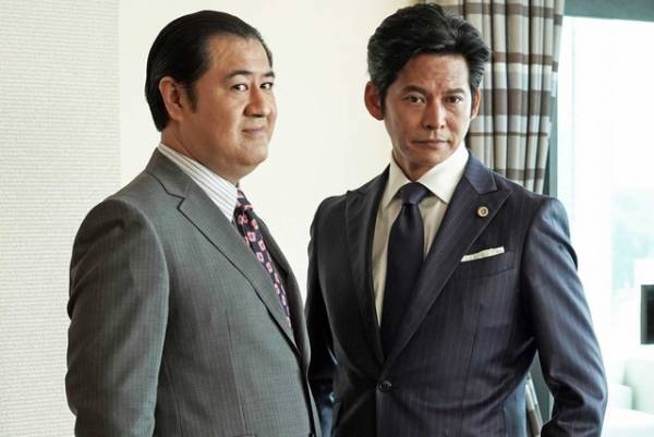 小手伸也の演技に視聴者ざわめく「ディズニーキャラのようだ」…「SUITS／スーツ」第3話