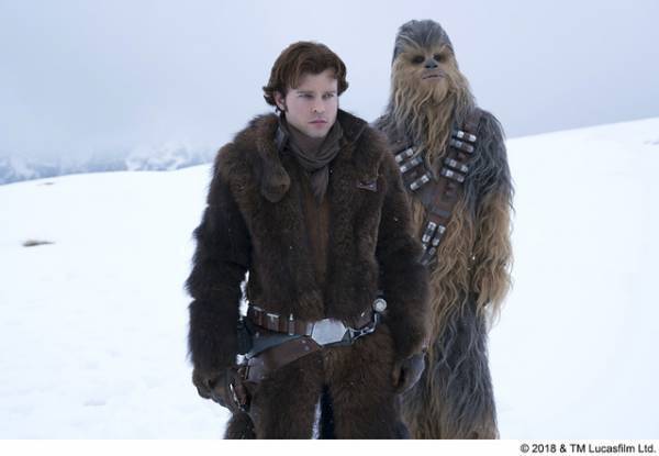 ハン・ソロ、チューバッカとガチで雪合戦!? メイキング映像入手