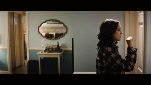 ウィノナ・ライダーを襲う思わぬハプニング…！ 『おとなの恋は、まわり道』本編映像