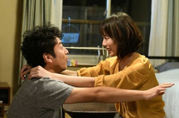 戸田恵梨香“連続キス”に視聴者「ドラマを超えている」…「大恋愛」4話