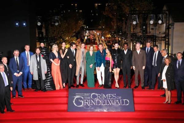 エディ・レッドメイン、『ファンタビ』パリでは撮影せず？念願の来訪に感激「やっと来れた」