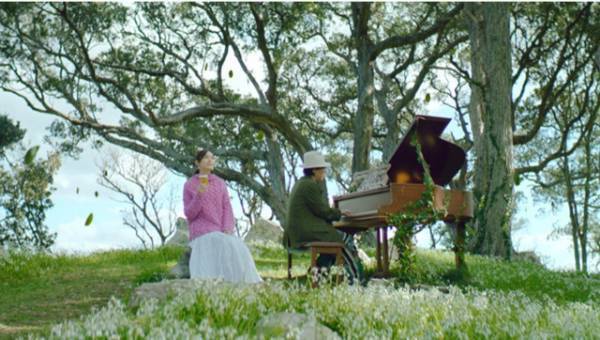 桐谷美玲×野田洋次郎、『君の名は。』主題歌をアコースティックver.で！ 新CM「GREEN JUKEBOX」第3弾