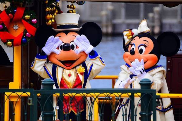 【ディズニー】ホテル経由で優雅にイッツXmasタイム！抽選知らずでゆっくりショーを観る方法