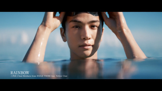 岩田剛典、沖縄で海とサンゴにふれる「開放的な気持ちに」「雪肌精」新CM