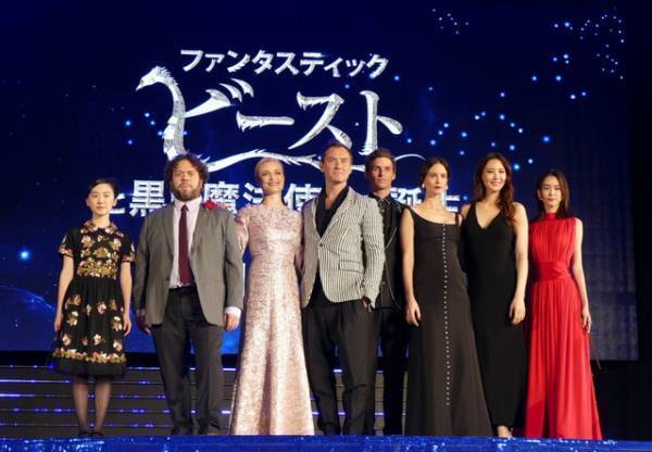 エディ・レッドメインら『ファンタビ』豪華キャストが東京に集結！ファン1,000人が大歓声