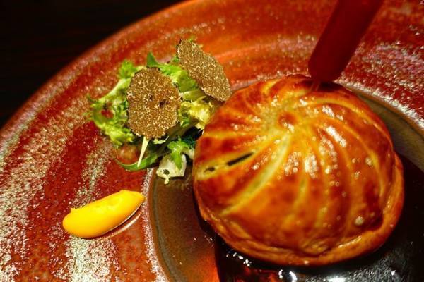 【ディズニー】和牛のパイ包み焼きで贅沢なクリスマス！ブロックアウトデーでもホテルで優雅に