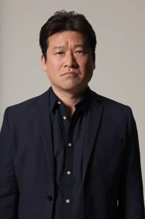 佐藤二朗、岡田准一『ザ・ファブル』でそっくりキャラに！「全く僕と同じ」