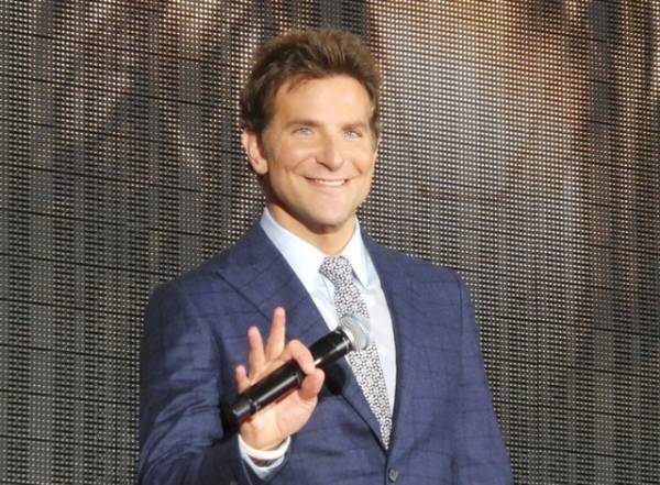 ブラッドリー・クーパーが3度目の来日！極寒の六本木でジェントルマンぶり発揮