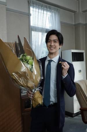 中島裕翔、「SUITS」クランクアップに“複雑”な心境語る「さみしい気持ちも」