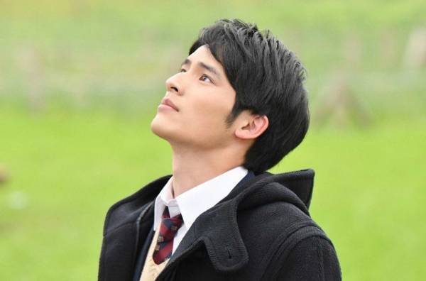 岡田健史扮する社会人“晶”に「イケメン炸裂」の声、“平成2018年”はトレンド入り…「中学聖日記」最終話