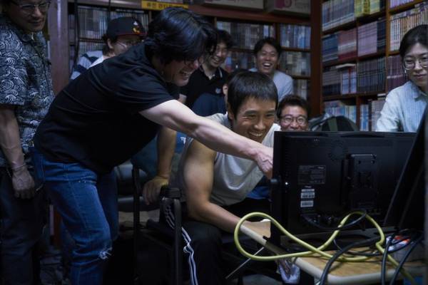 イ・ビョンホン、自然体で撮影「アドリブも多く入っています」『それだけが、僕の世界』メイキング