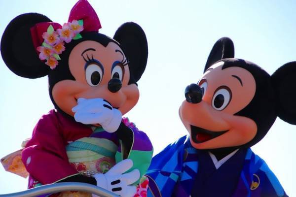 【ディズニー】晴れ着姿のミッキーが書初め!? TDLお正月スペシャル動画が公開！