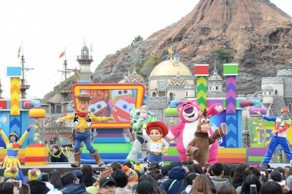 【ディズニー】ようこそエドナ・モード！「ピクサー・プレイタイム・パルズ」開幕