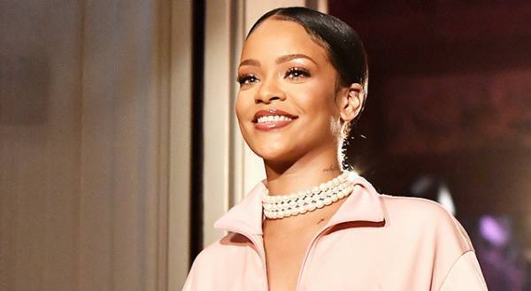 リアーナ、実の父親を訴える！「私の名字を利用しないで」