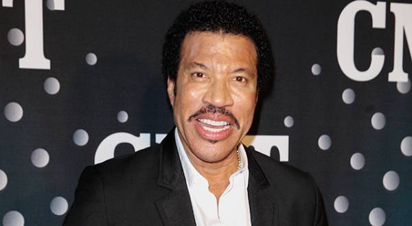 ライオネル・リッチーの息子が「爆弾所持」発言！ ロンドンの空港で逮捕