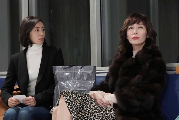 木村佳乃 vs 木村多江の“木村バトル”に視聴者が盛り上がる「後妻業」1話