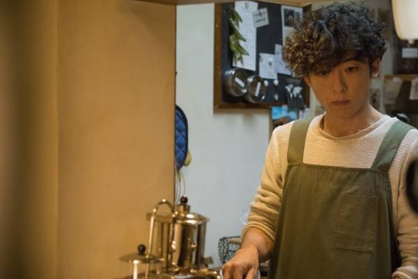 高橋一生のエプロン姿にキュン！『九月の恋と出会うまで』