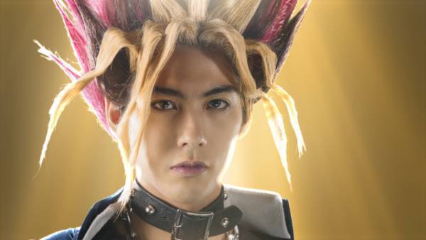 賀来賢人、“遊戯”に憧れるデュエリストに！佐藤二朗と福田雄一演出CMに登場