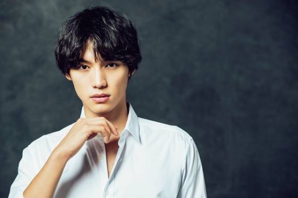 福士蒼汰、カレンダー発売！ 写真集の未公開カットも収録