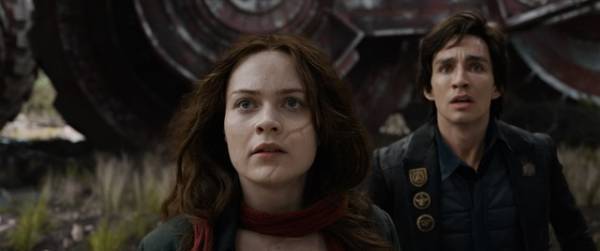 “動く”ロンドンから追放!? 『モータル・エンジン』冒険が始まる本編映像