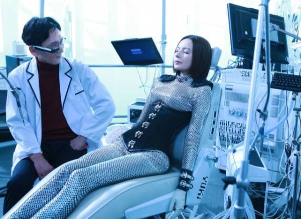 ベッキーがアンドロイドと一人二役！斎藤工「ほぼ憑依」と絶賛『麻雀放浪記2020』