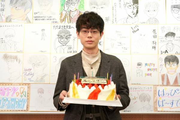 菅田将暉「3年A組」生徒“30人”が誕生日にサプライズ祝福！「いい生徒を持ちました」