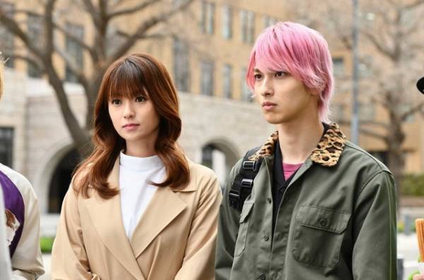 横浜流星の“引き寄せハグ”、“葉っぱまみれ”中村倫也に「全部持ってかれた」…「初めて恋をした日に読む話」第7話