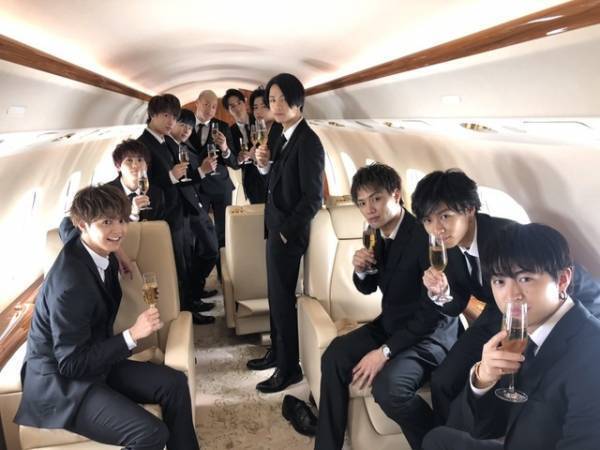 片寄涼太＆鈴木伸之ら王子がプライベートジェットで大阪に降臨！『PRINCE OF LEGEND』