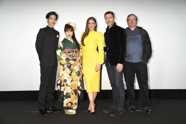 ヘイリー・スタインフェルド、土屋太鳳の英語挨拶に驚き！日本語は「次回までにがんばる」