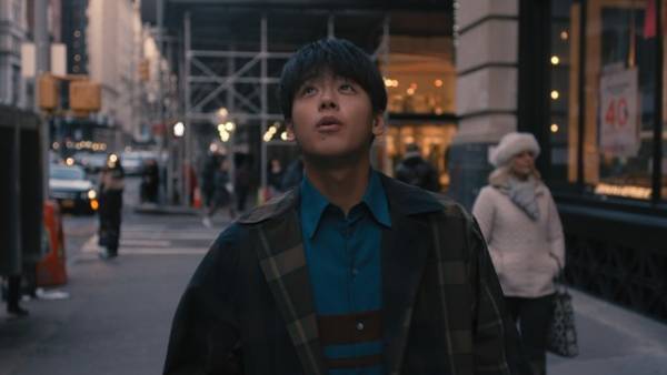 杉咲花＆竹内涼真、NYで“上を向きすぎて”大変なことに…「白戸家」歌う新CM