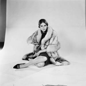 『007』元ボンド・ガール女優、タニア・マレットが死去