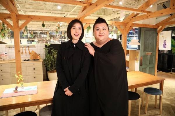 天海祐希、マツコ・デラックスと夜の原宿を“徘徊”…「夜の巷を徘徊する」