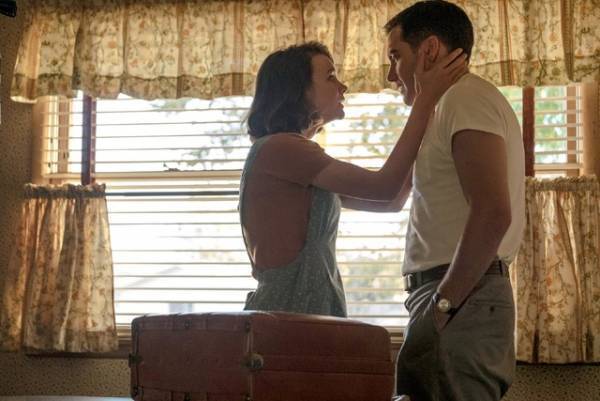 キャリー・マリガン「他の道があるなら教えて」不安と孤独にもがく母を熱演！『ワイルドライフ』日本版予告