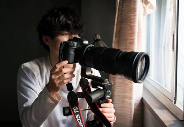 高良健吾、覗く視線の先に彼女の姿…『アンダー・ユア・ベッド』予告＆ヒロイン解禁