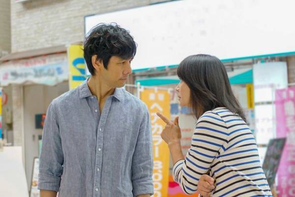 スイカに食らいつく西島秀俊に「ワイルド」「色気ハンパない…！」の声…「きのう何食べた？」第2話