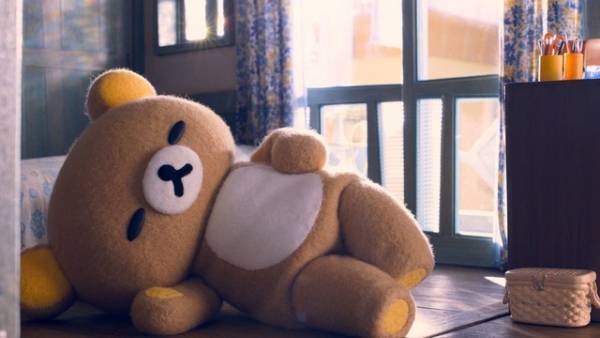 リラックマ、着替えはベッドの中!?「リラックマとカオルさん」謎に迫る特別映像到着