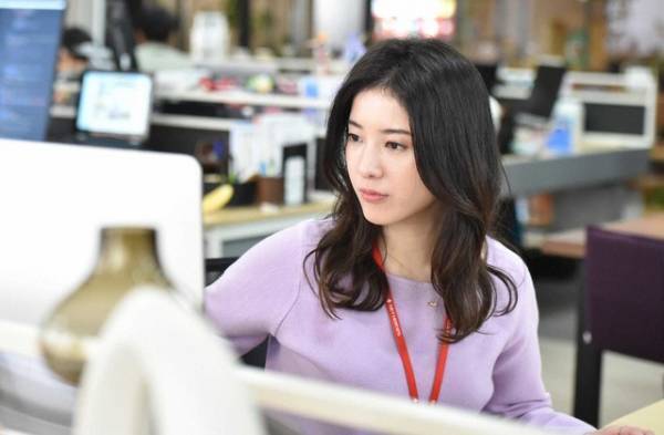 吉高由里子＆中丸雄一のキスに「可愛い」の声…「わたし、定時で帰ります。」1話