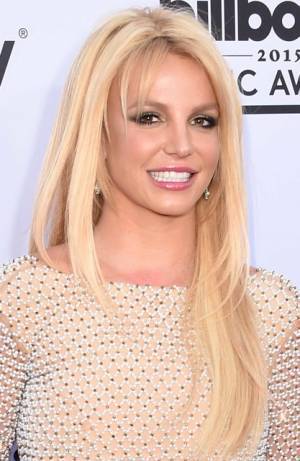 メンタル治療中のブリトニー・スピアーズ、アドバイザーチームが「死の恐れあった」