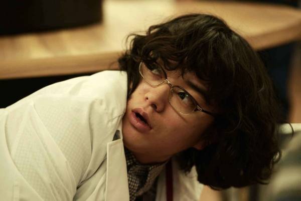 “天才がハマる”染谷将太、唯一無二の存在感が与える説得力『パラレルワールド・ラブストーリー』