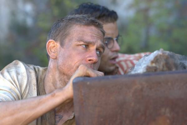 自由をつかめ！ チャーリー・ハナム×ラミ・マレック、命をかけた脱獄劇『パピヨン』予告